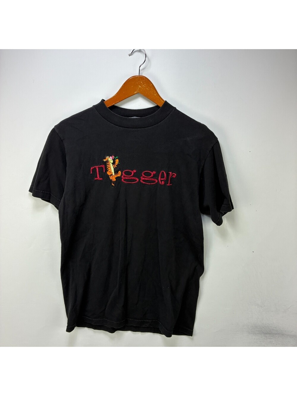 Vintage Winnie the Pooh Disney Tigger Embroidered T shirt M